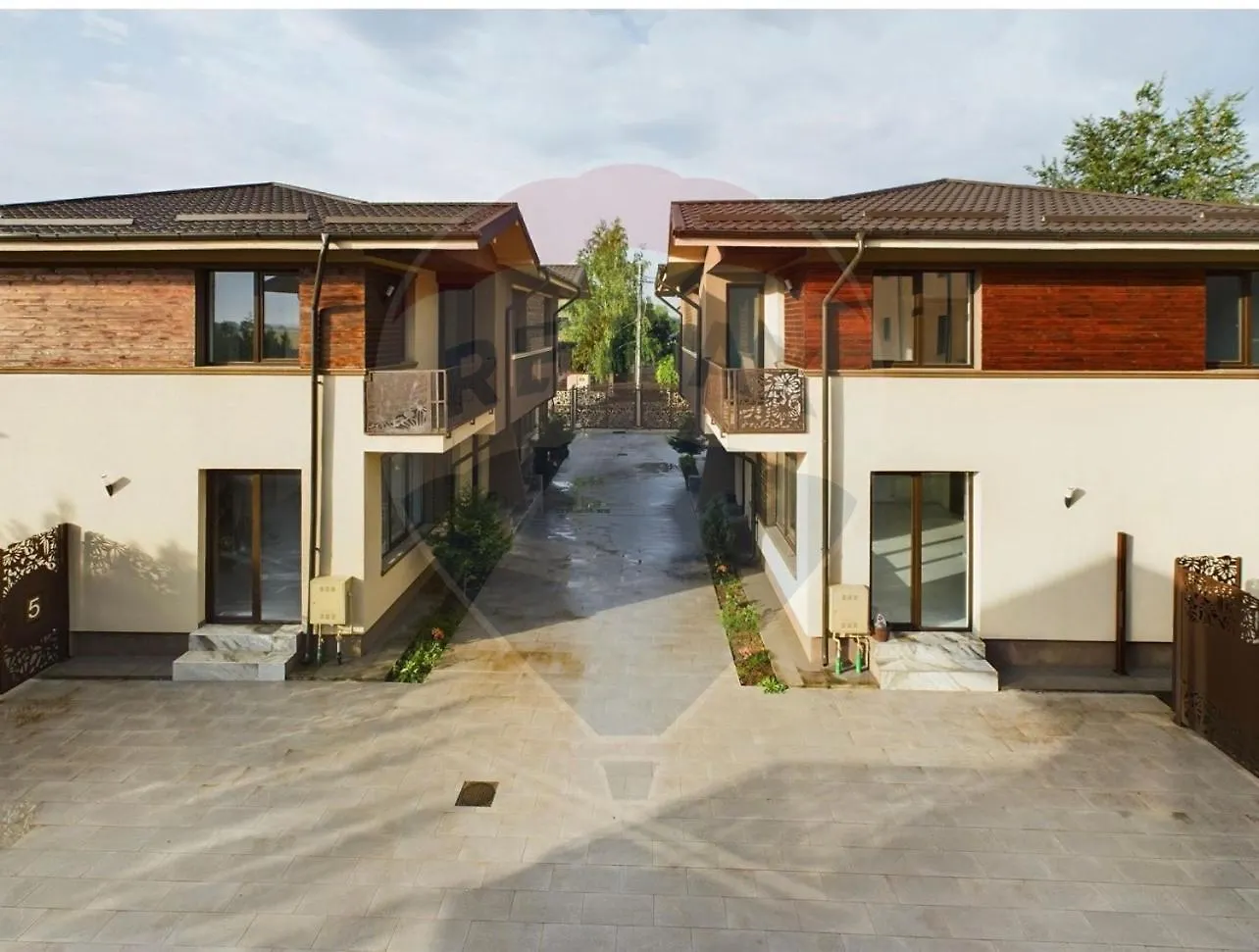 Vila Otopeni 0*,  Romania
